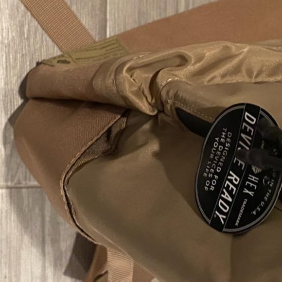 Hex Exile Khaki 15" laptop backpack NWT - Picture 6 of 12
